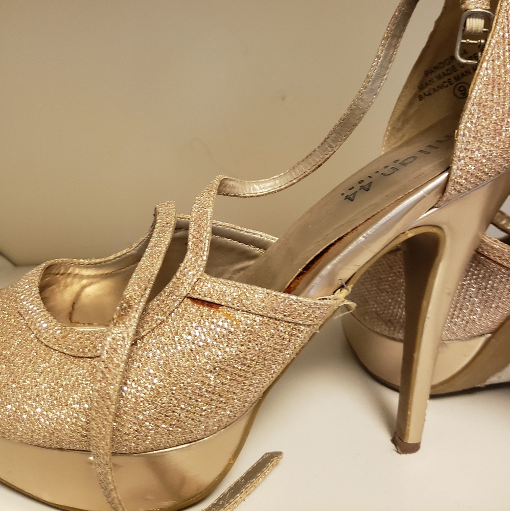 Shoes - Picture 2 of 11